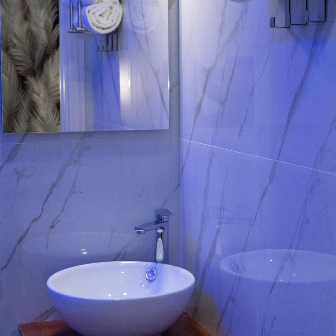 Driepersoonskamer met Eigen Badkamer